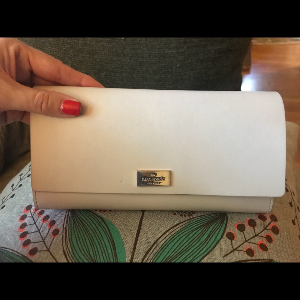 Sleek Kate spade wallet with lots of card slots